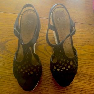 Gianni Bini wedge sandal EUC